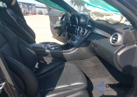 2016 Mercedes-Benz C 300 Sport z USA, uszkodzony, nr VIN 55SWF4JB9GU098293